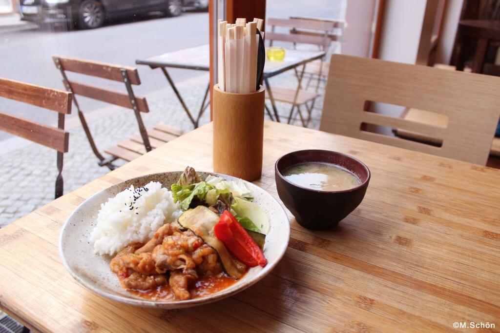 Tori-Chili im Mamecha Grüntee Café in Berlin